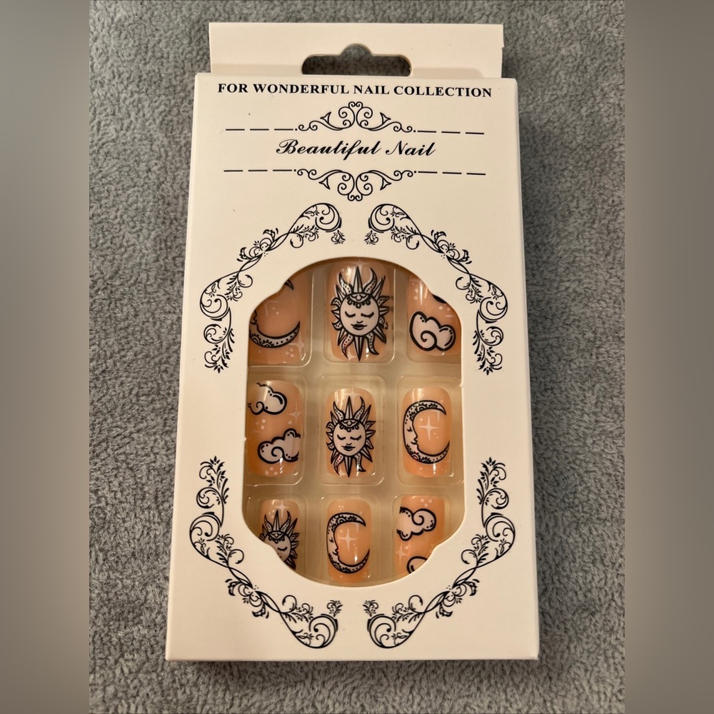 Press on nails